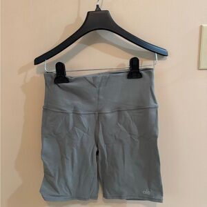 ALO Yoga Women's Bike Shorts in Gray